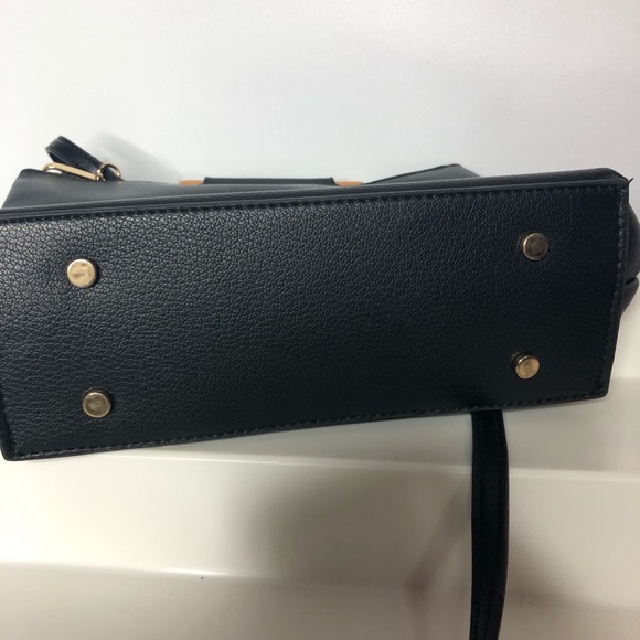 Vegan Leather Purse in Pristine Condition!! - Picture 8 of 12